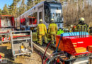 D: Feuerwehr Dresden gleist Straßenbahn wieder ein