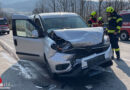 Oö: Pkw prallt in Oberwang auf stehendes Auto auf