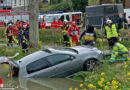 D: Pkw in Lennestadt in einen Weiher gerollt