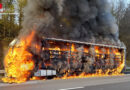 D: Mit Papier beladener Sattelschlepper steht auf A 7 bei Hann.Münden lichterloh in Flammen