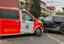 D: Hoher Sachschaden nach Unfall unter Beteiligung eines Notarztfahrzeuges in Langenfeld