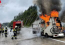 Ktn: Brennendes Wohnmobil auf der A 10 → Beifahrer erleidet schwere Verbrennungen