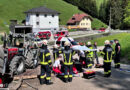 Oö: Ölaustritt und Person klemmt in Kleinraming unter Traktor