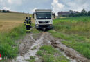 Oö: Klein-Lkw-Bergung auf Feldweg in Kremsmünster