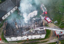 Oö: 11 Feuerwehren aus Oö und Nö bei Wohnhausbrand in Waldhausen im Löscheinsatz