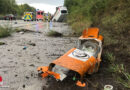 D: Kastenwagen kollidiert auf A 31 mit Notrufsäule und liegt am Dach