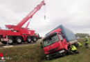 Bgld: Bergung eines Lkw mit Feuerwehrkran auf der A 3