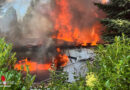 D: Lagerhalle durch Dacharbeiten in Essen in Vollbrand