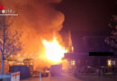 D: Übergreifender Brand einer 50 x 15 m großen Lagerhalle in Wilhelmshaven