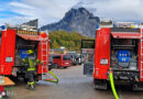 Oö: Übung Feuerwehr Eben / Nachdemsee → „Im Rauch Eingeschlossene und in Panik geflohene Kinder“