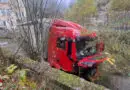 Stmk: Sattelschlepper-Unfall in Thörl → Fahrzeug steht im Bach