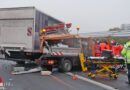 D: Lkw kracht auf A 1 in Streckenfahrzeug & Kinogenuss während des Fahrens