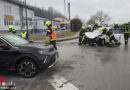 Oö: Drei Fahrzeuge in Unfall in Kreuzungsbereich in Weißkirchen a.d. Traun involviert