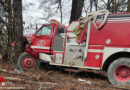 USA: Feuerwehrleute mit Pumper am Weg zum Brand in Arkansas gegen Baum geprallt