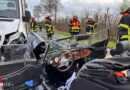 D: Morgan-Lenker touchiert Sattelschlepper und kollidiert in Jork mit Kleintransporter → ein Schwerverletzter