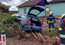 Nö: Pkw kam von Fahrbahn ab und landete in Garten in Haidershofen