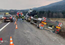 Oö: Lkw-Gespann schlittert im Baustellenbereich der A1 in den Graben → 6-Stunden-Einsatz