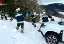 Oö: Feuerwehr schaufelt weg für Auto frei