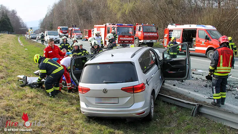 Bgld: Drei Eingeklemmte Bei Schwerer Frontalkollision Am B50 ...