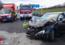 Oö: Pkw streift auf A8 Transportanhänger und kollidiert mit Leitschiene