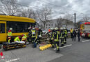 D: Dame klemmt unter Straßenbahn und hatte noch Glück