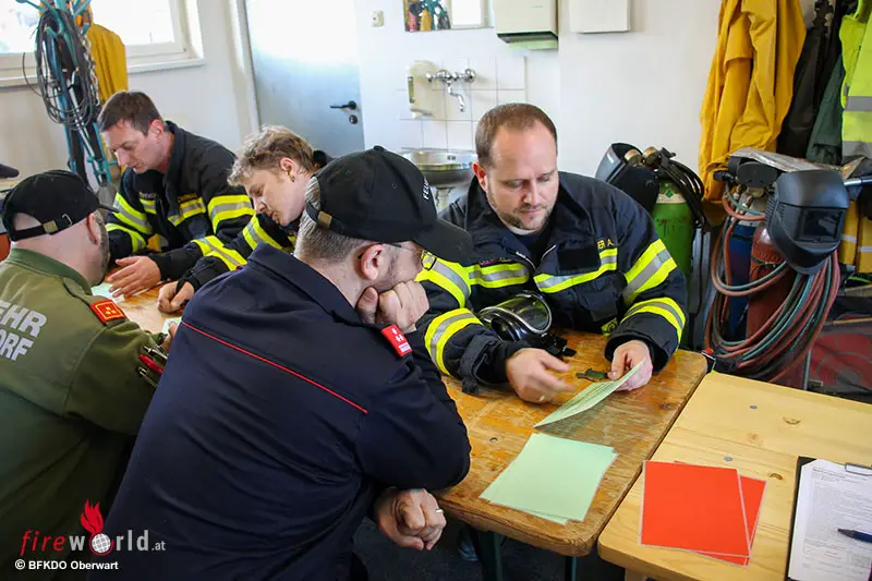 Bgld: 30 Feuerwehrmitglieder Absolvierten Die Atemschutz ...