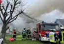 D: Dachstuhlbrand fordert Feuerwehr in Königswinter