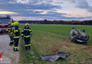 Oö: Auto bleibt nach Unfall in Sierning auf dem Dach liegen