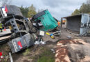 D: Sattelzug durchbricht nach Reifenplatzer Mittelschutzplanke auf BAB 27 → Lenker lebensgefährlich verletzt