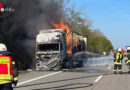 D: Mit Paletten beladener Sattelschlepper auf A 57 bei Goch in Vollbrand