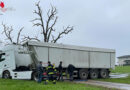 Oö: Schlamm und Materialschlacht bei Sattelschlepper-Bergung in Altmünster