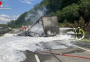 D: Mit Stahlträger beladener Sattelschlepper auf A5 nahe Alsfeld völlig niedergebrannt