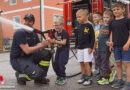 Oö: Die Feuerwehr Neuzeug zu Besuch im Kindergarten