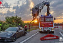 Nö: Lkw mit Reifenplatzer kollidiert auf der A 1 mit Pannen-Porsche