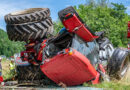 Oö: Traktor samt Güllefass in Grünburg über Böschung gestürzt → hoher Schaden und Bergeeinsatz mit Schwerkran