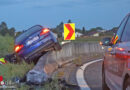 Oö: Abfahrmanöver gescheitert → Auto bei A1 in Eberstalzell hinter Betonleitschiene gelandet