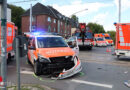 D: Eingeklemmte Person nach Kreuzungsunfall mit Notarzt-Einsatzfahrzeug in Essen