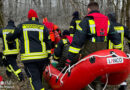 D: Feuerwehr in Gartow rettet Reh von Eisfläche