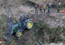 Bgld: Traktor in Wiesen rund 30 m über Böschung abgestürzt → ein Schwerverletzter