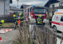 Oö: Person in Kellerschacht gestürzt → Notrufarmband sorgte für Alarmierung in Pinsdorf