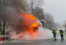 D: Sattelzugmaschine in Breckerfeld neben Hydranten in Vollbrand