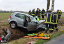 D: 19-Jährige klemmt nach Pkw-Kollision mit Baum bei Selsingen unter Auto