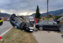 Stmk: Autodachlandung bei Abbiegekollision auf L 118 in Wartberg → zwei Leichtverletzte