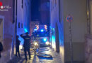 Bayern: Zwei Personenrettungen und Drehleiter-Platzierung in enger Gasse bei Küchenbrand in Regensburg