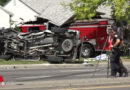 USA: Feuerwehrfahrzeug kracht nach schwerer Kreuzungskollision in Stockton in Wohnhaus