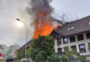 Schweiz: An Wohnhaus angebaute Scheune brennt in Boswil