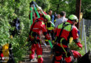 D: Feuerwehr Stuttgart rettet Person aus Versorgungsschacht