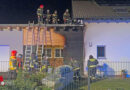 Nö: Feuer an Fassade eines Holzhauses in Weiten