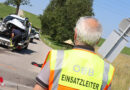 Oö: Kollision zwischen Taxi und Regionalzug auf einem Bahnübergang in Aurolzmünster fordert zwei Verletzte