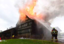 Schweiz: Blitzeinschlag setzt Bauernhaus in Hundwil in Brand → hoher Schaden